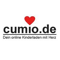 Logo des Kinderladens Cuore Mio. Der Schriftzug cumio hat ein Herz auf dem i.
